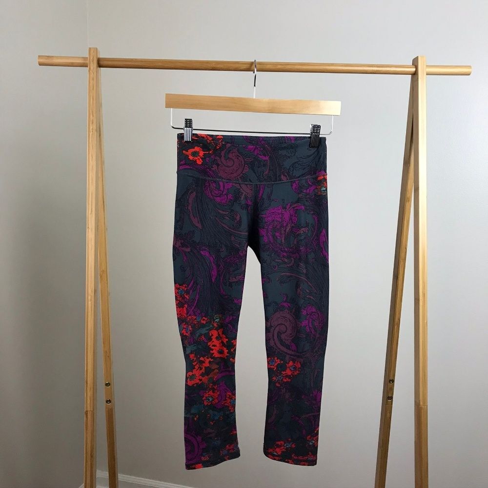 Fabletics • Salar Printed Powerhold Capri Legging